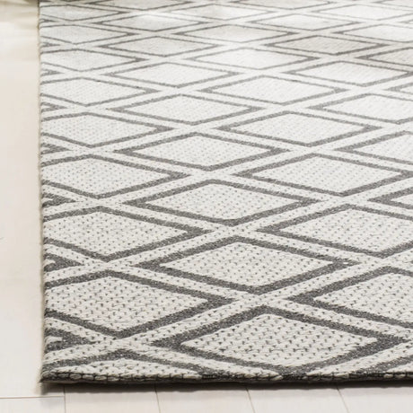 Safavieh Micro-Loop 5'-0" x 8'-0" Rug in Silver / Dark Grey