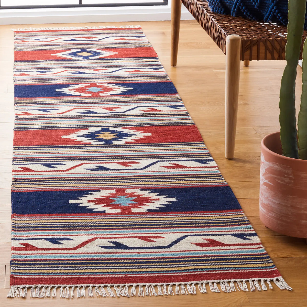 Safavieh Kilim 2'-3" x 9'-0" Rug in Ivory / Rust