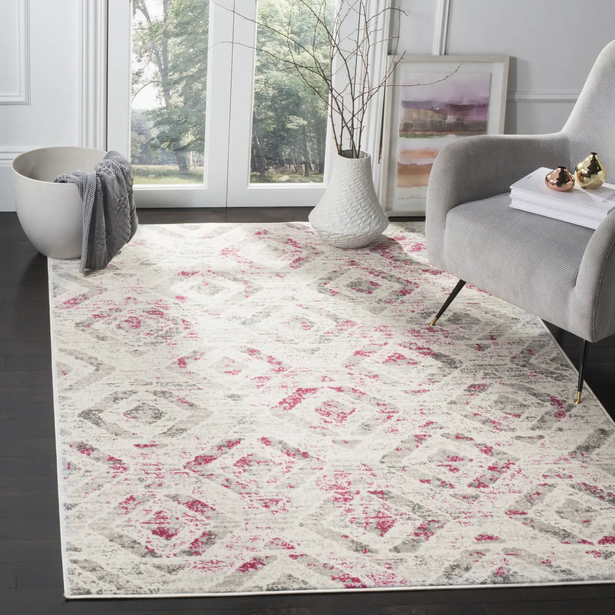 Safavieh Skyler 5'-1" x 7'-6" Rug in Ivory / Pink