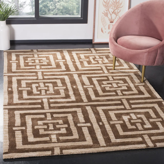 Safavieh Wyndham 5'-0" x 8'-0" Rug in Brown