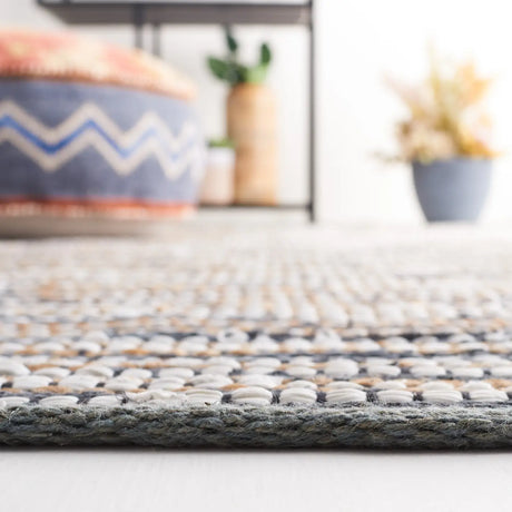 Safavieh Vintage Leather 4'-0" x 6'-0" Rug in Dark Grey / Ivory