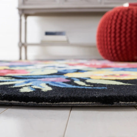 Safavieh Chelsea 5'-0" x 8'-0" Rug in Black / Rose