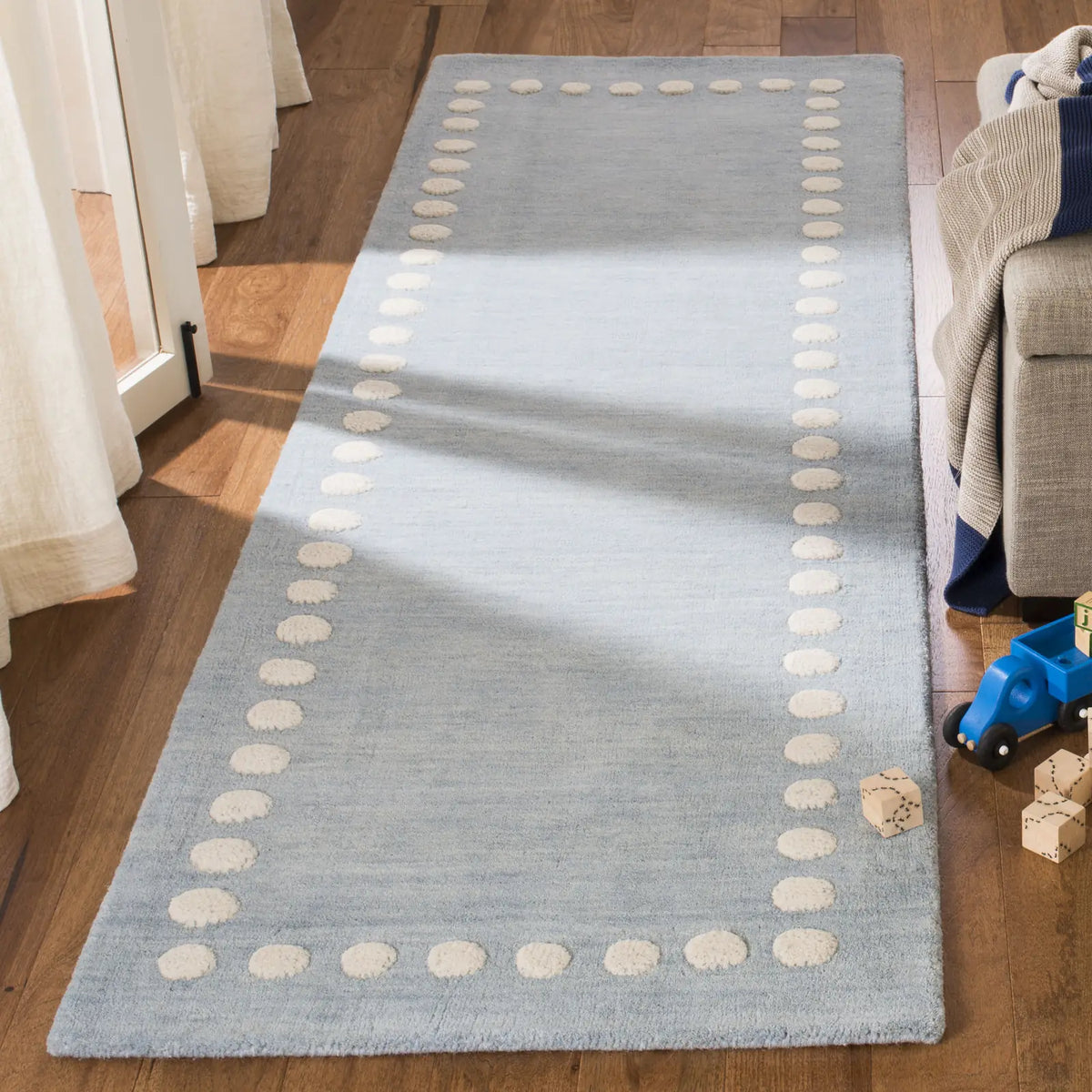 Safavieh Safavieh Kids 2'-6" x 6'-0" Rug in Blue / Ivory