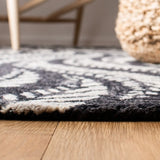 Safavieh Micro-Loop 5'-0" x 8'-0" Rug in Charcoal / Ivory