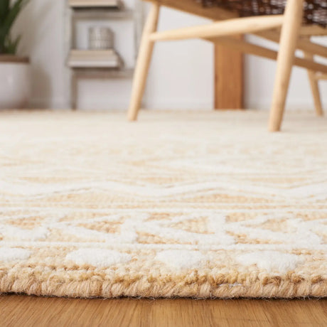 Safavieh Metro 4'-0" x 6'-0" Rug in Gold / Ivory