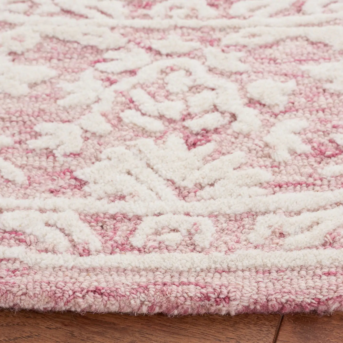 Safavieh Metro 6'-0" x 6'-0" Rug in Pink / Ivory