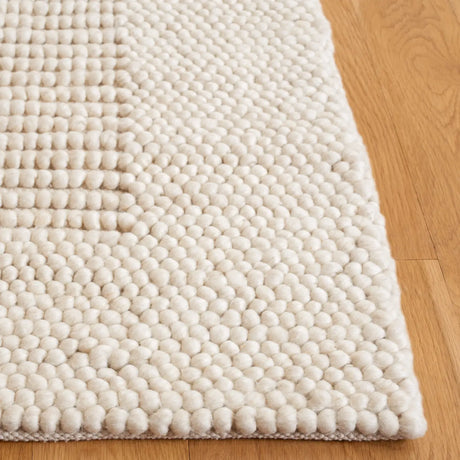 Safavieh Natura 4'-0" x 6'-0" Rug in Ivory
