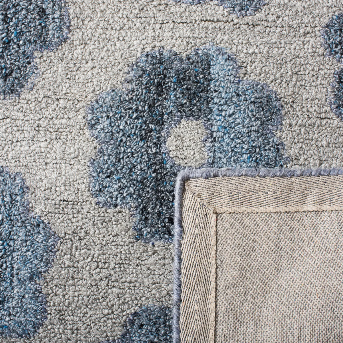 Safavieh Abstract 4'-0" x 6'-0" Rug in Grey / Blue