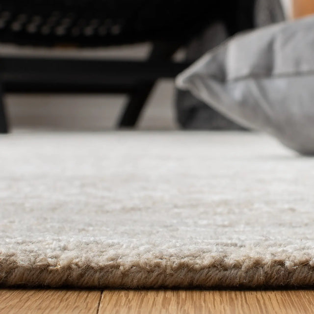 Safavieh Glamour 4'-0" x 6'-0" Rug in Beige