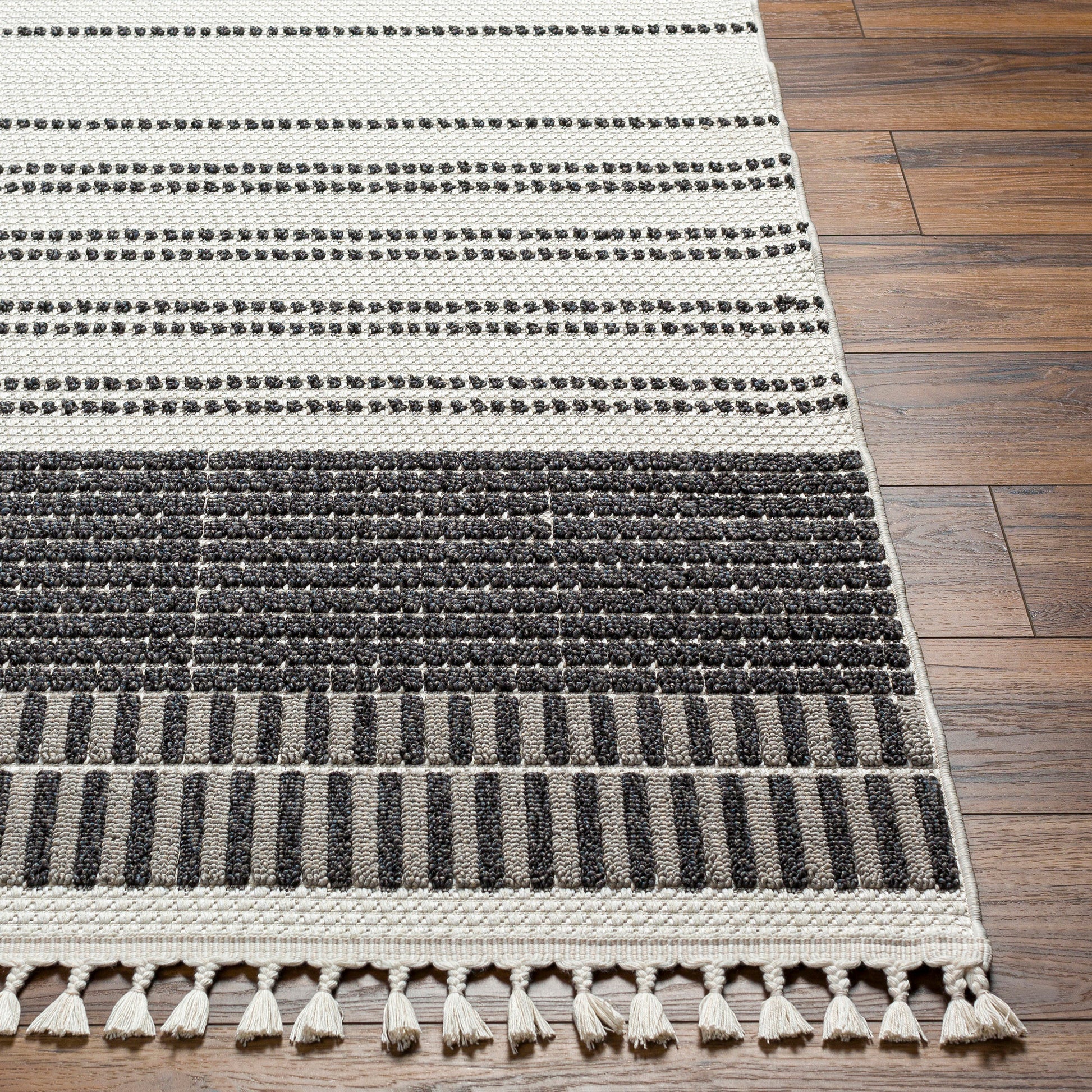 Surya Finland Fnd-2305 Cream, Black Area Rug