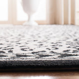 Safavieh Chelsea hk15c White / Black Rugs
