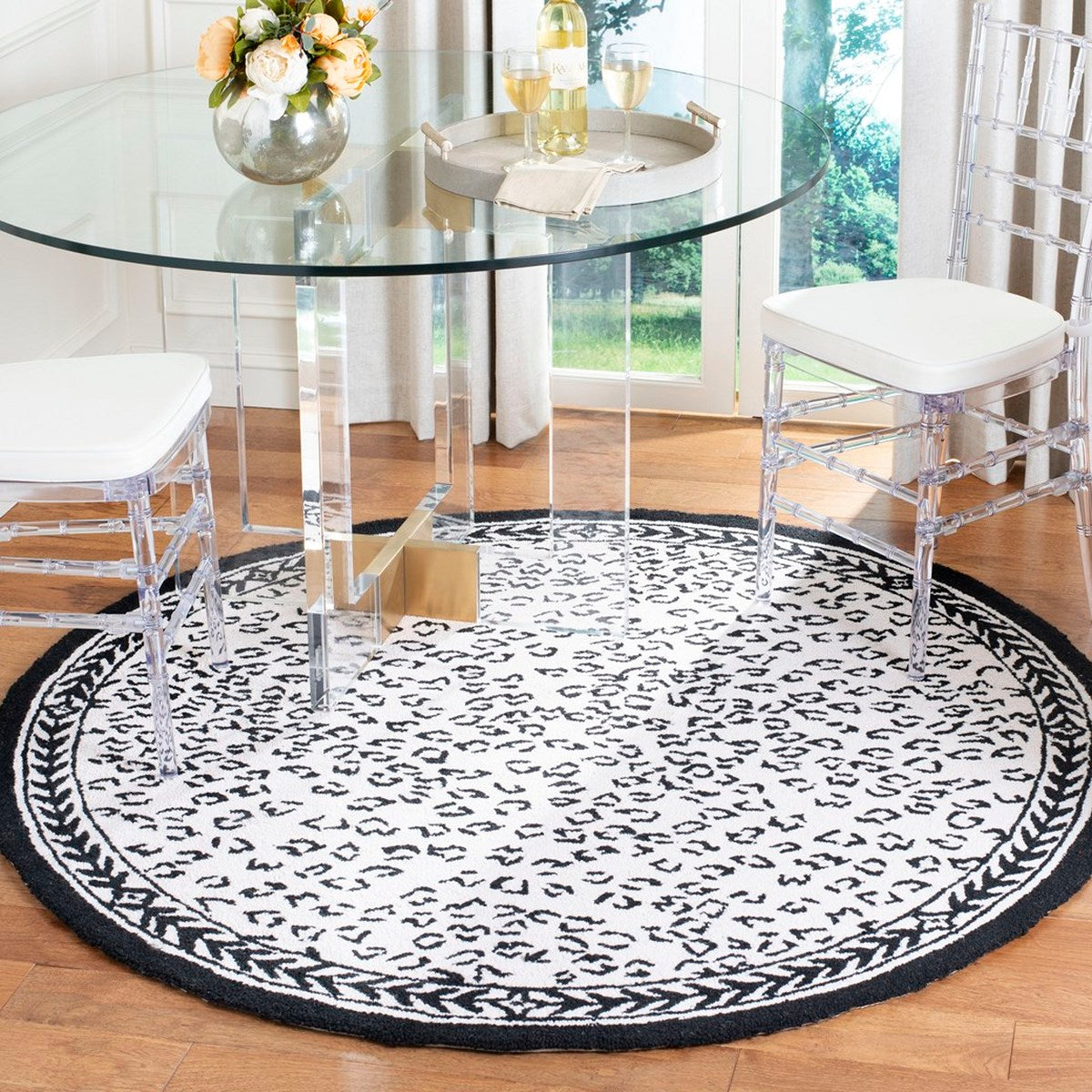 Safavieh Chelsea hk15c White / Black Rugs