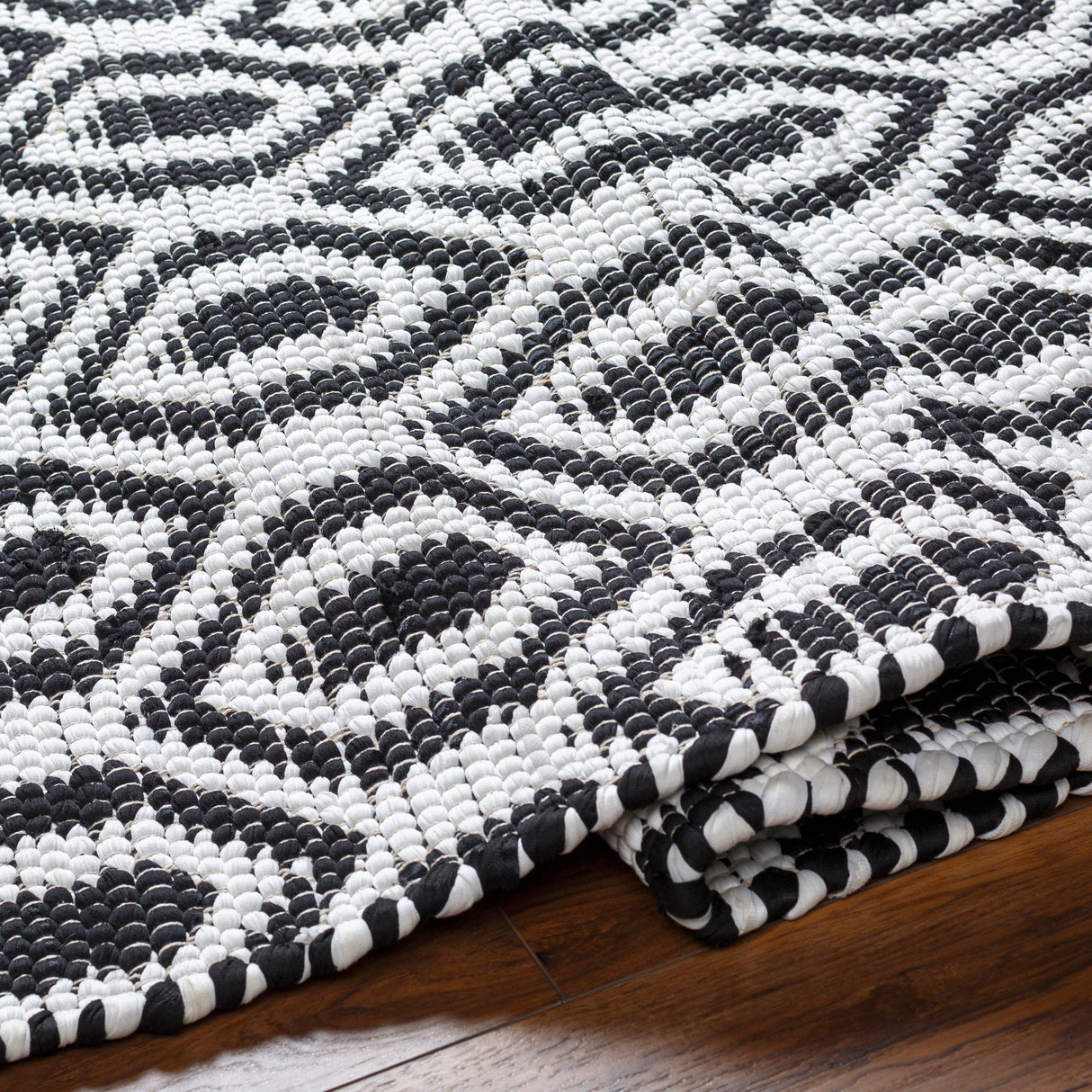 Surya Jean Jea-2307 Ivory, Black Rug.