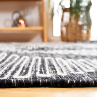 Safavieh Kilim Klm325Z Black/Ivory Area Rug