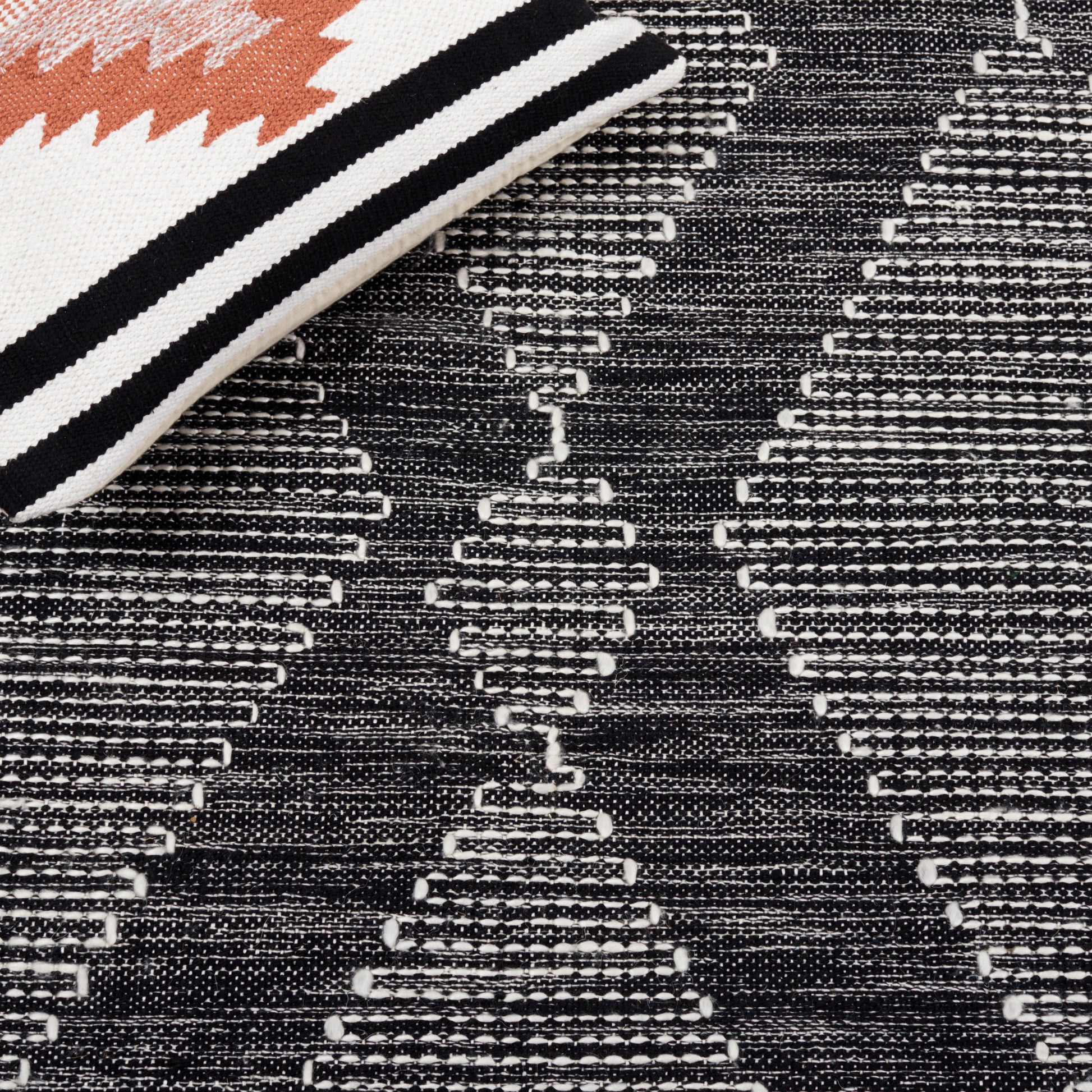 Safavieh Kilim Klm325Z Black/Ivory Area Rug