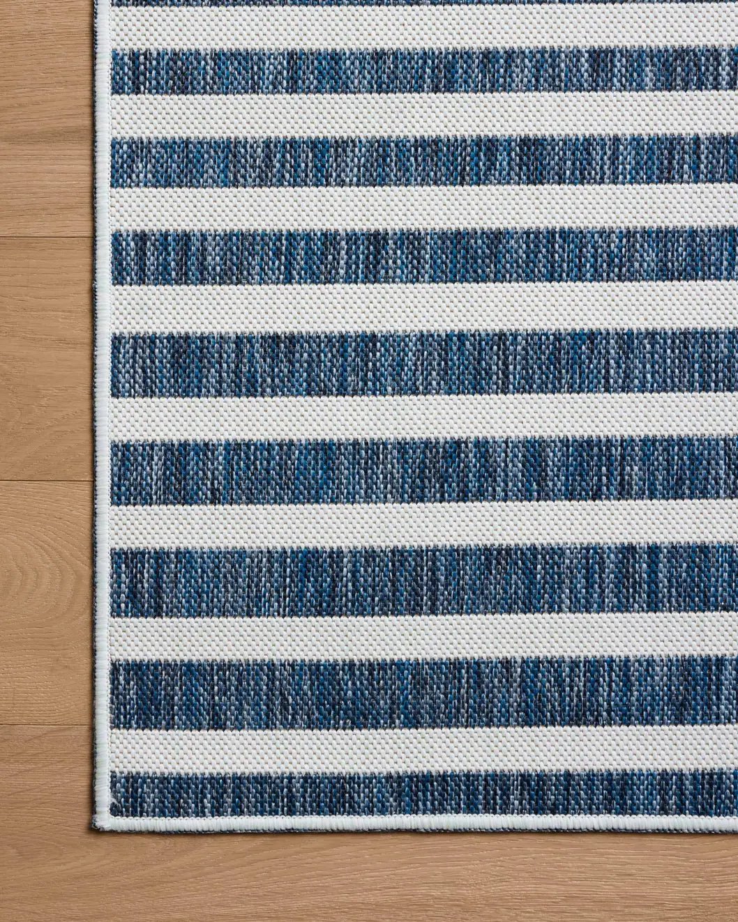 Loloi Easton ESN-03 Denim / Ivory Rug - corner on wood