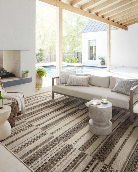 Loloi Rainier Rai-08 Ivory/Taupe Rug.