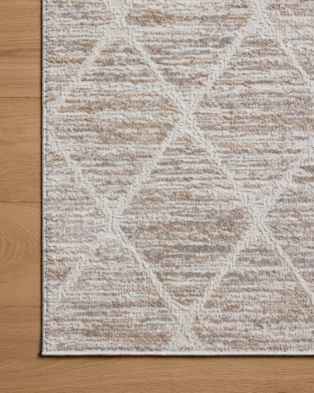 Loloi Townes TOW-01 Pebble / Beige Rug - corner on wood