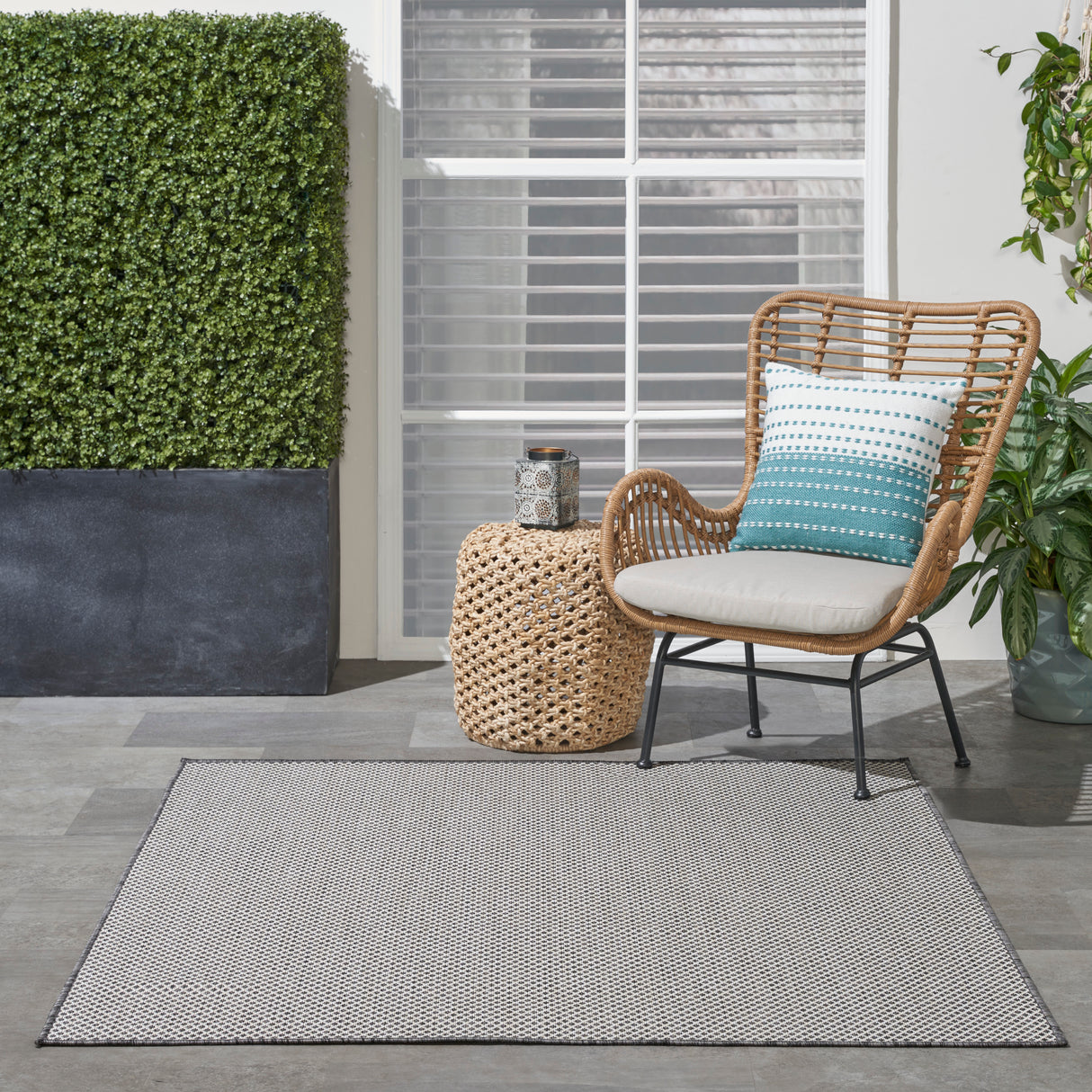 Nourison Courtyard COU01 Machine Made Ivory, Charcoal Rug