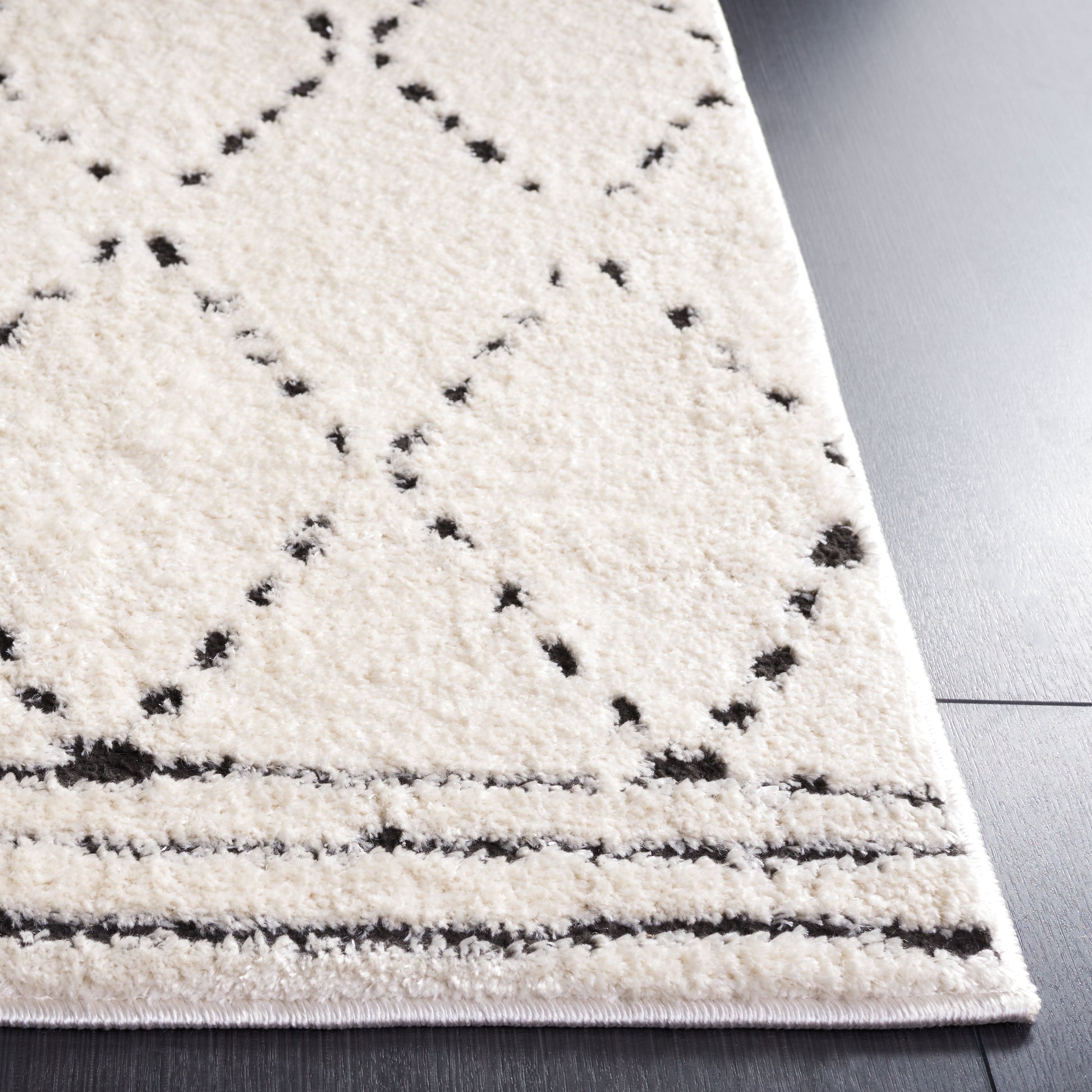 Safavieh Melody Mel102A Ivory/Black Area Rug