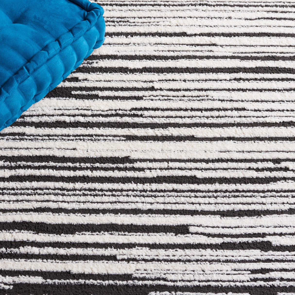 Safavieh Melody Mel116A Ivory/Black Rug.