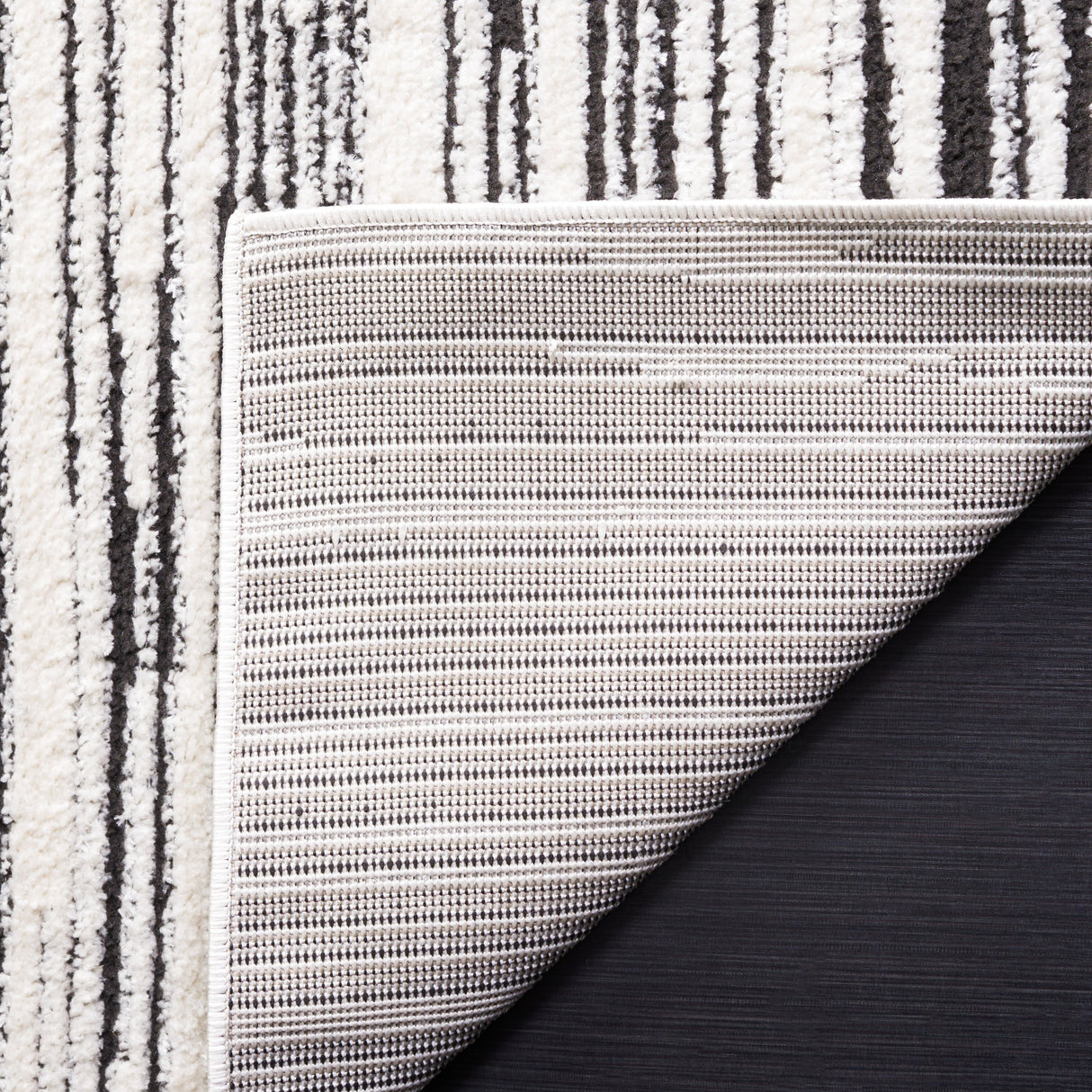 Safavieh Melody Mel116A Ivory/Black Rug.