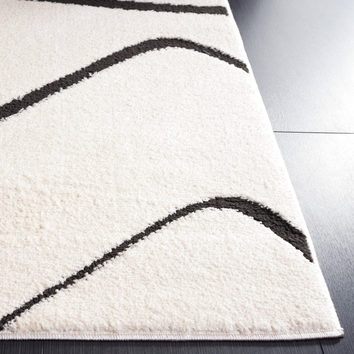 Safavieh Melody Mel120A Ivory/Black Rug.
