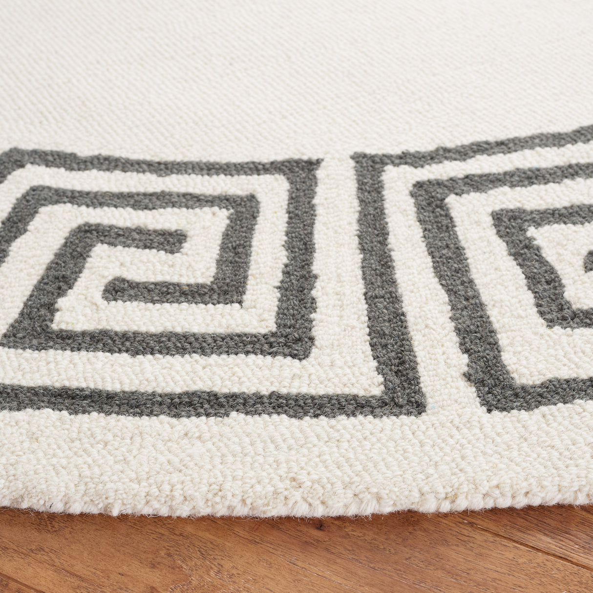 Safavieh Metro Met275F Ivory/Grey Rug.
