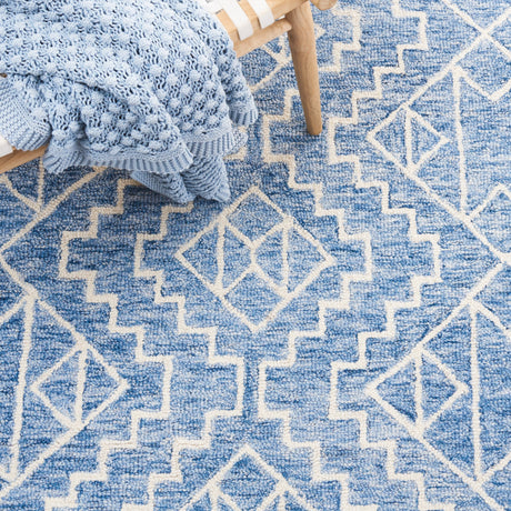 Safavieh Metro Met458M Blue/Ivory Rug.