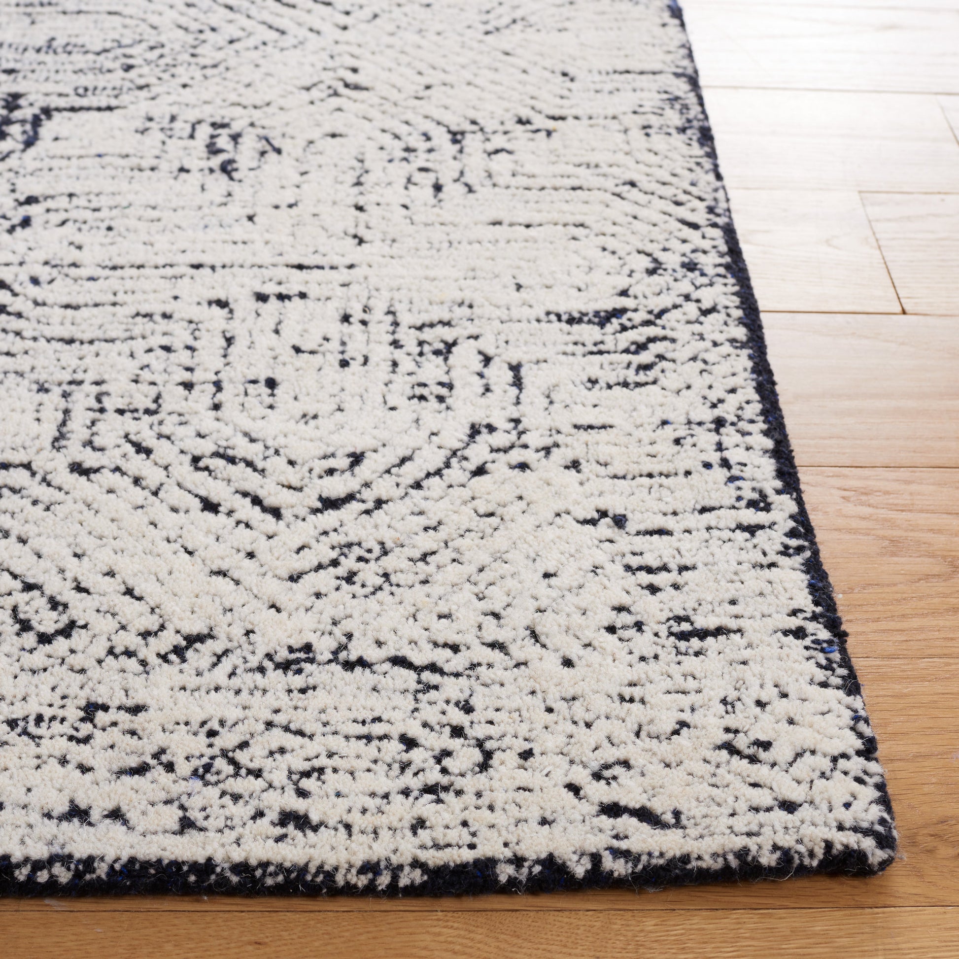 Safavieh Metro Met480Z Black/Ivory Area Rug