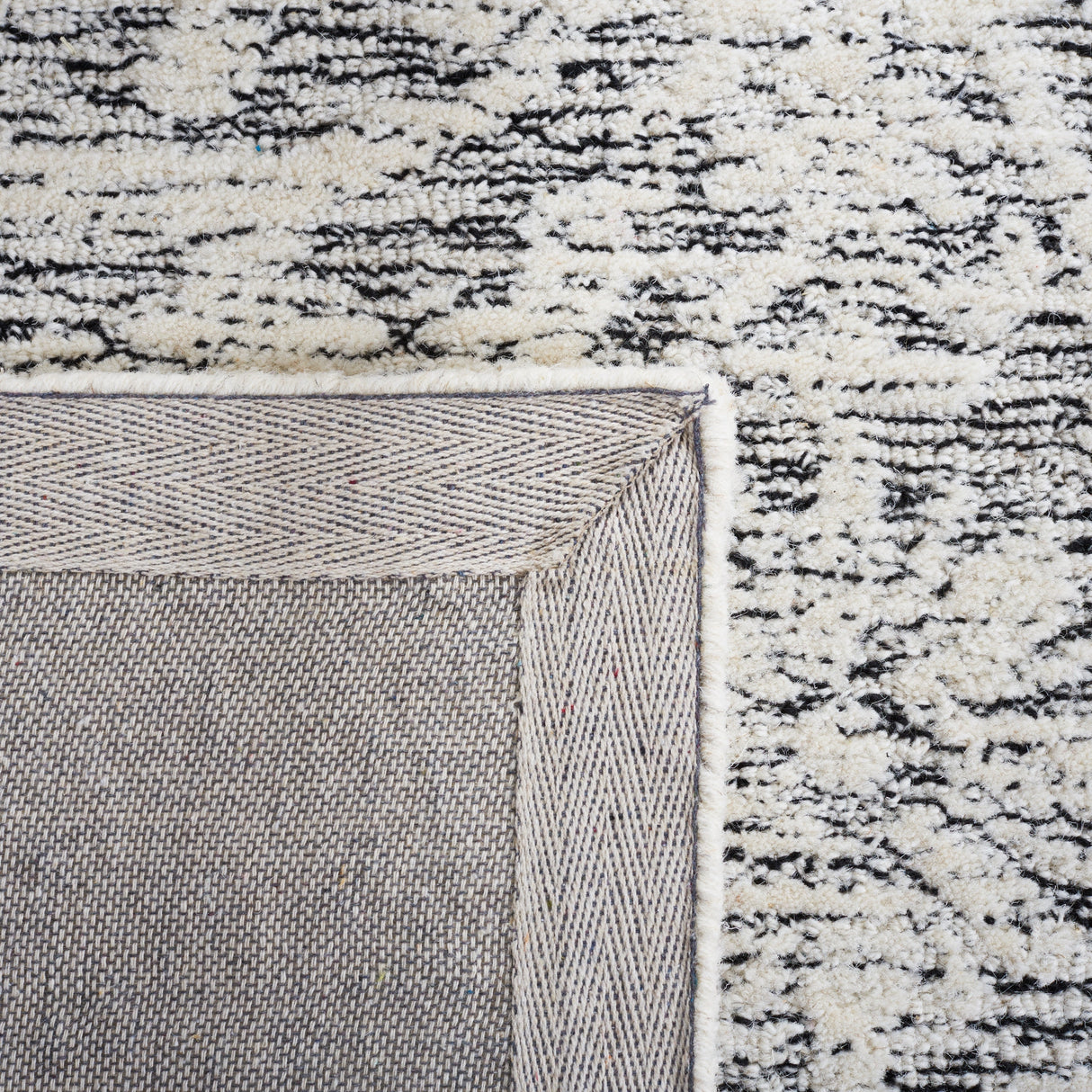 Safavieh Metro Met616Z Ivory/Black Rug.