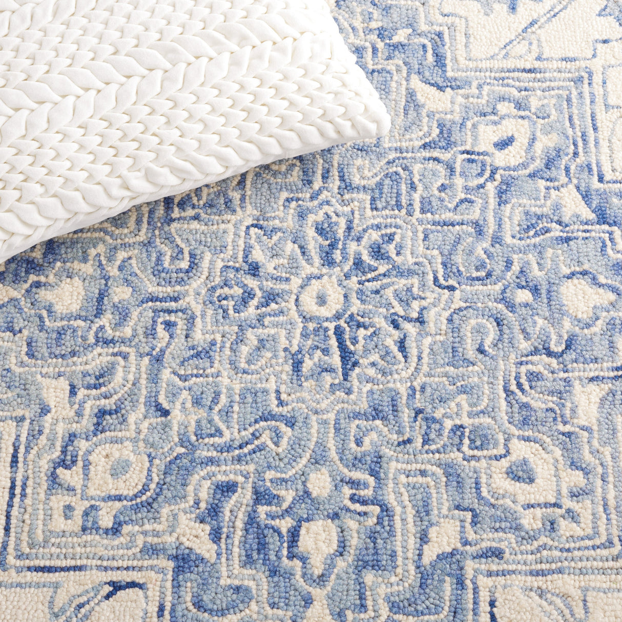 Safavieh Metro Met874M Blue/Ivory Rug.