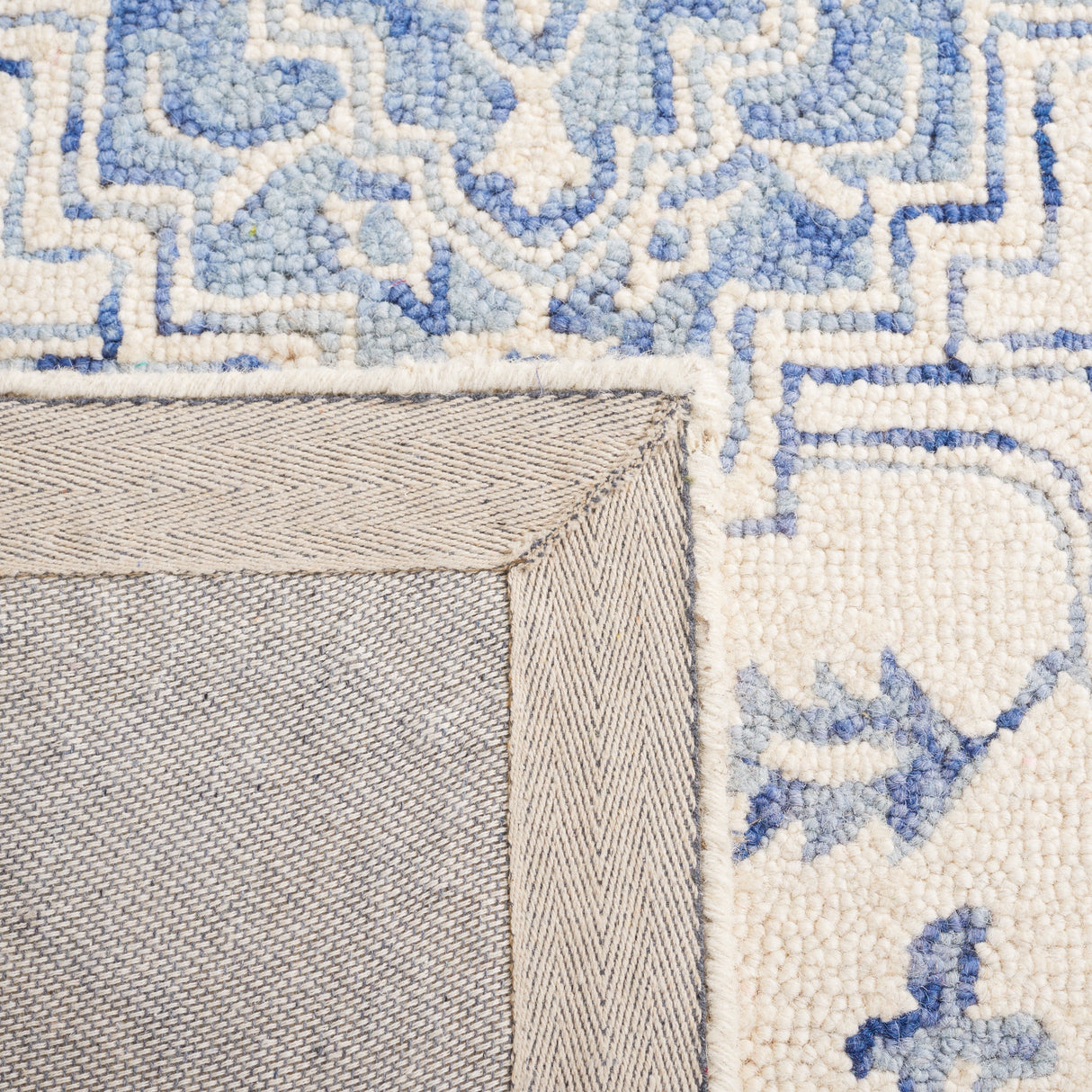 Safavieh Metro Met874M Blue/Ivory Rug.