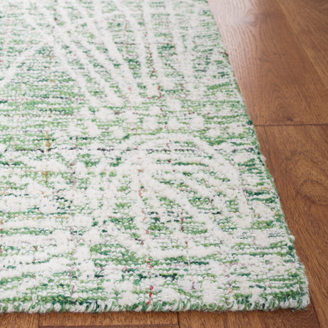 Safavieh Metro Met875Y Green/Ivory Rug.
