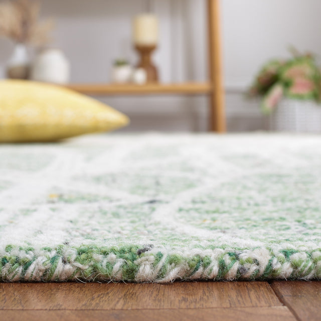 Safavieh Metro Met875Y Green/Ivory Rug.