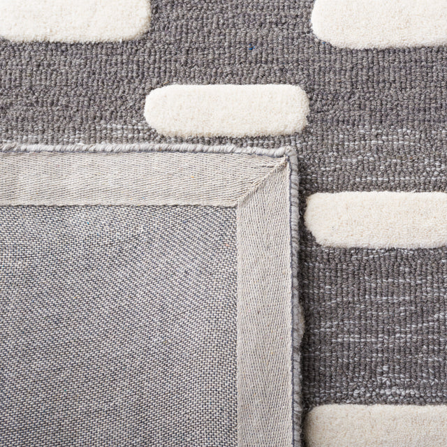 Safavieh Metro Met882Z Black/Ivory Rug.