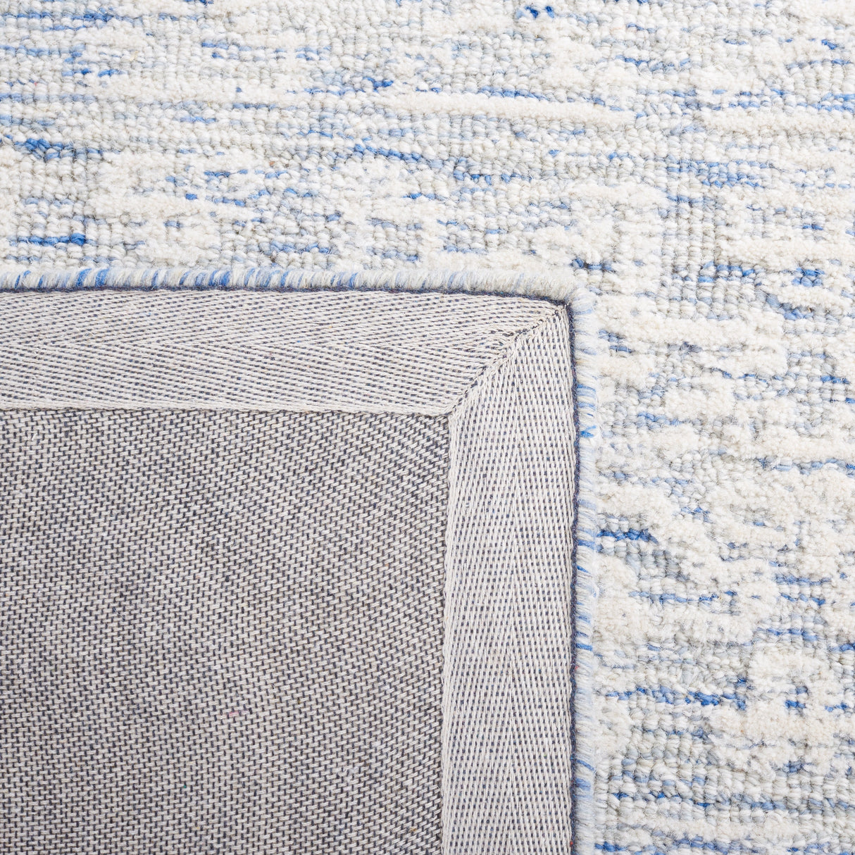 Safavieh Metro Met886M Blue/Ivory Rug.