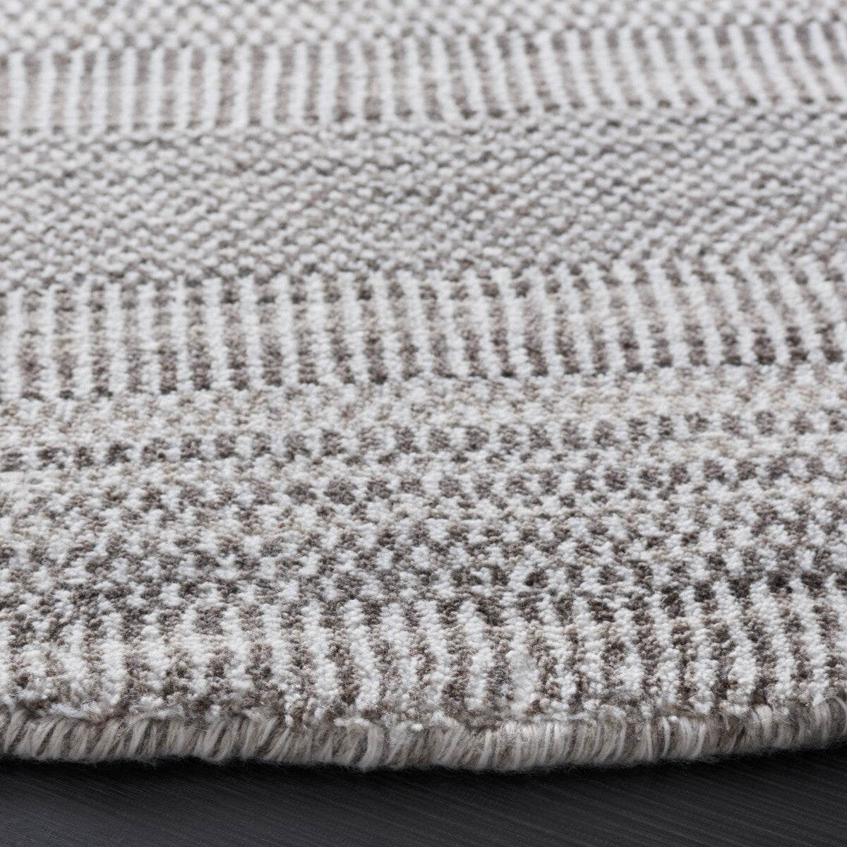 Safavieh Mirage Mir125T Brown/Ivory Rug.