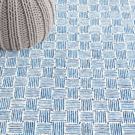 Safavieh Micro-Loop Mlp537N Navy/Ivory Rug.