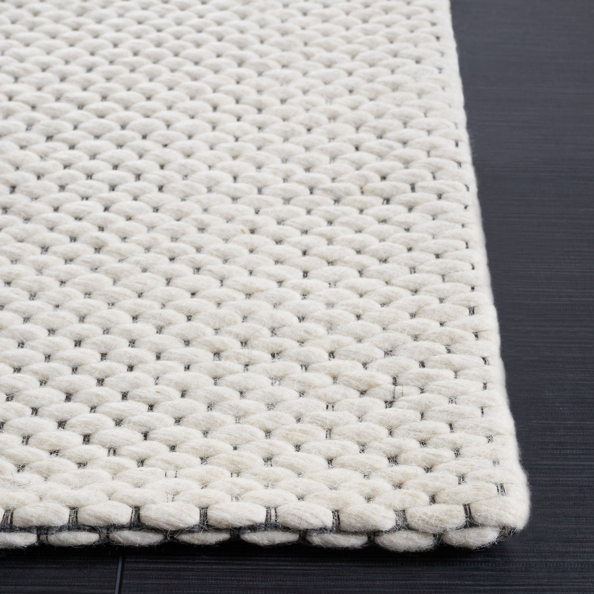 Safavieh Marbella Mrb177A Ivory Rug.