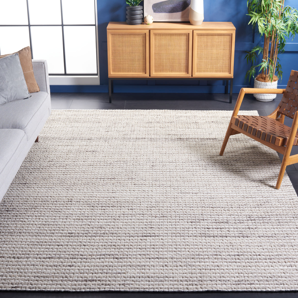 Safavieh Marbella Mrb205G Silver/Ivory Rug.