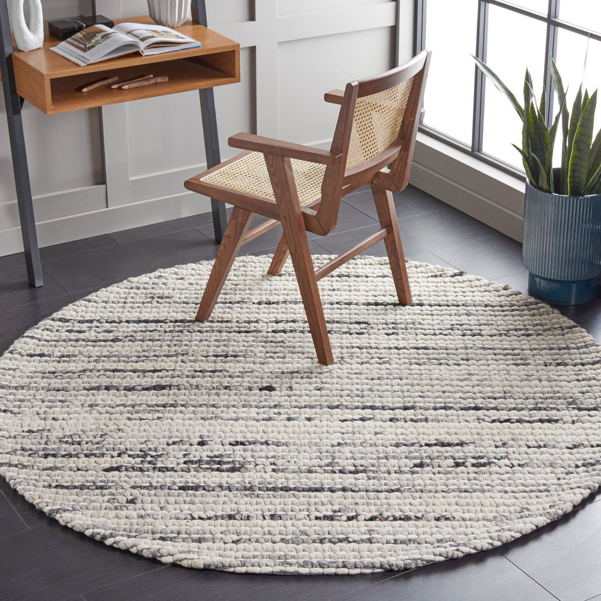 Safavieh Marbella Mrb205Z Black/Ivory Rug.