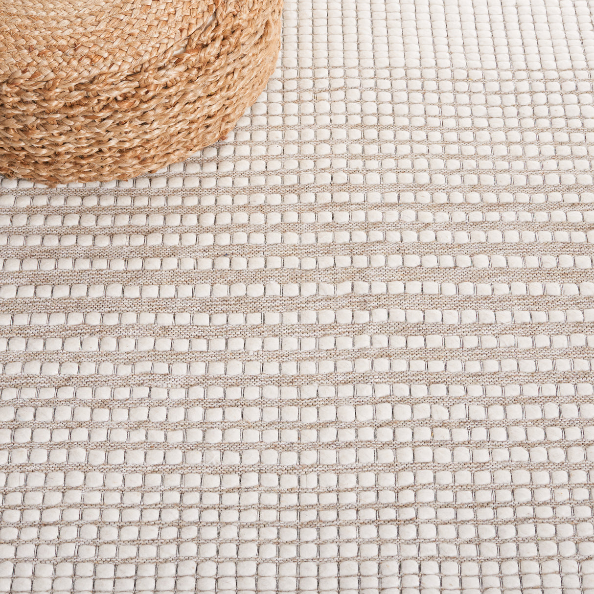 Safavieh Marbella Mrb208A Ivory/Beige Rug.