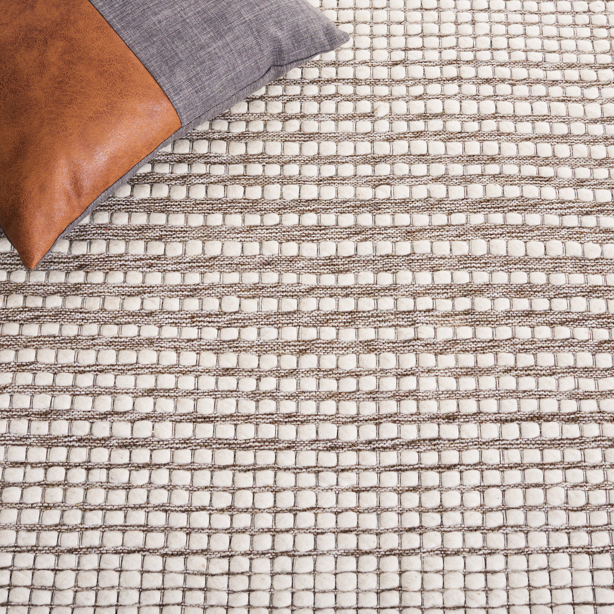Safavieh Marbella Mrb208T Ivory/Dark Brown Rug.
