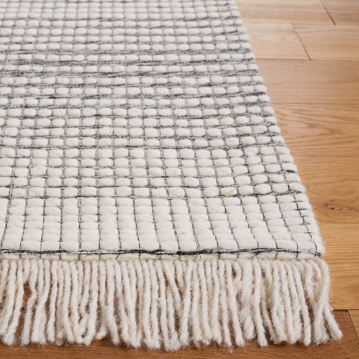 Safavieh Marbella Mrb208Z Ivory/Black Rug.