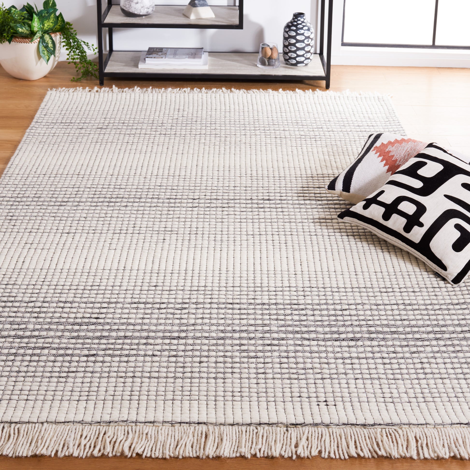 Safavieh Marbella Mrb208Z Ivory/Black Area Rug