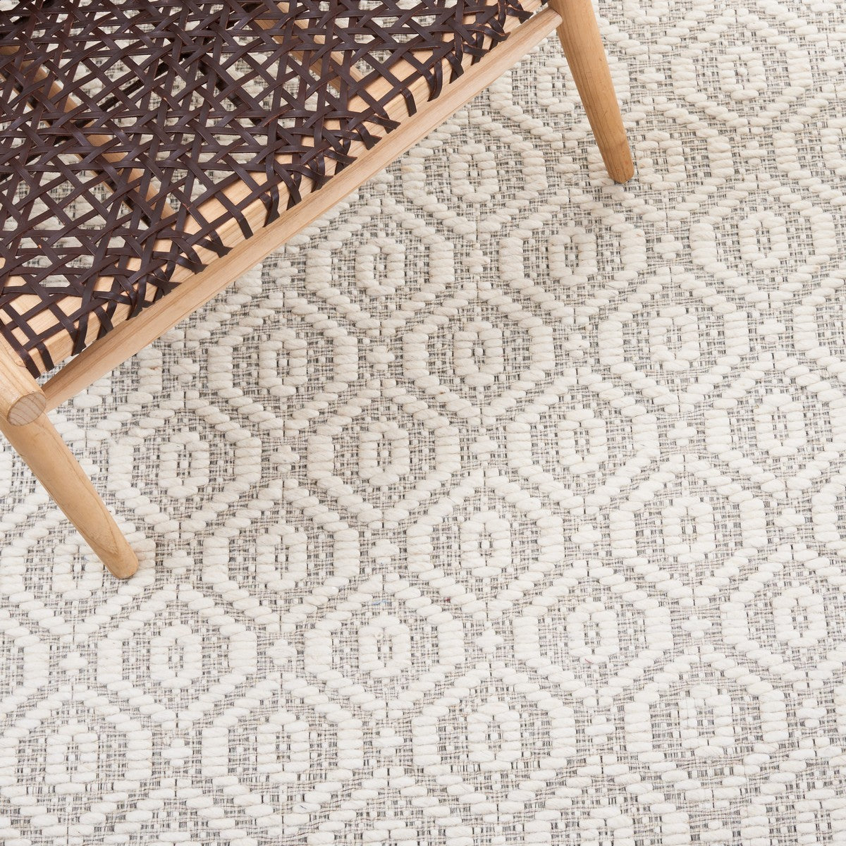 Safavieh Marbella Mrb325A Ivory/Beige Rug.