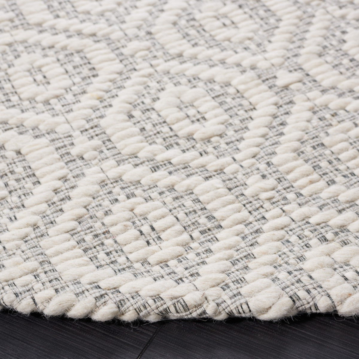 Safavieh Marbella Mrb325A Ivory/Beige Rug.