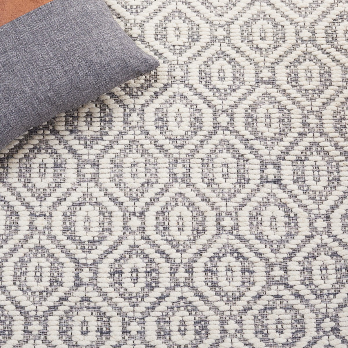 Safavieh Marbella Mrb325F Grey/Ivory Rug.