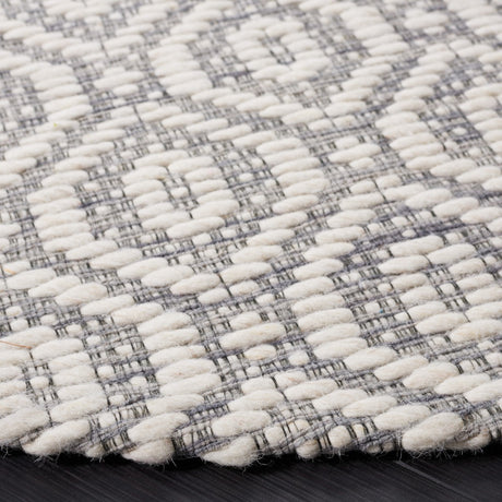 Safavieh Marbella Mrb325F Grey/Ivory Rug.